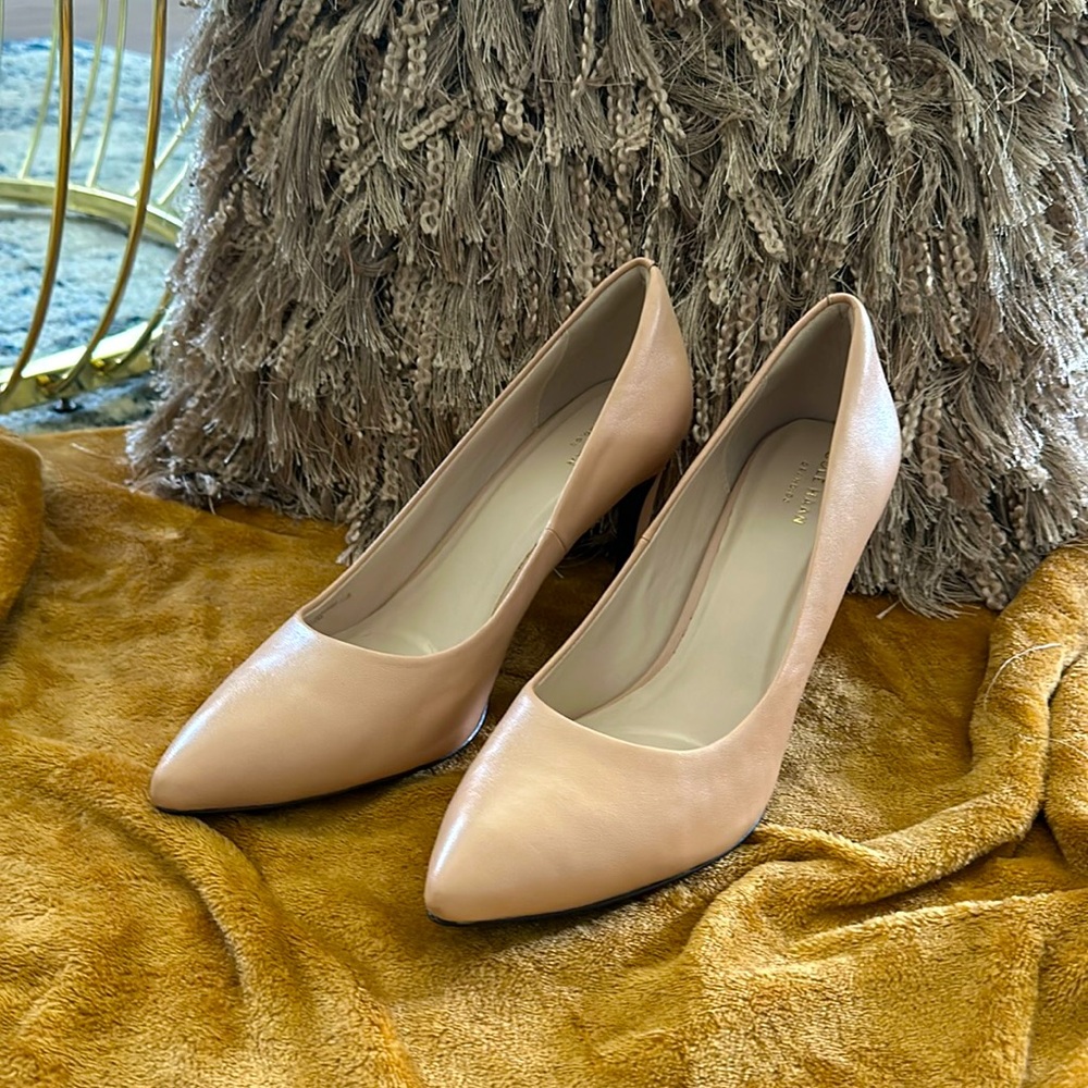 Classy👠 Cole Haans Nude 👠